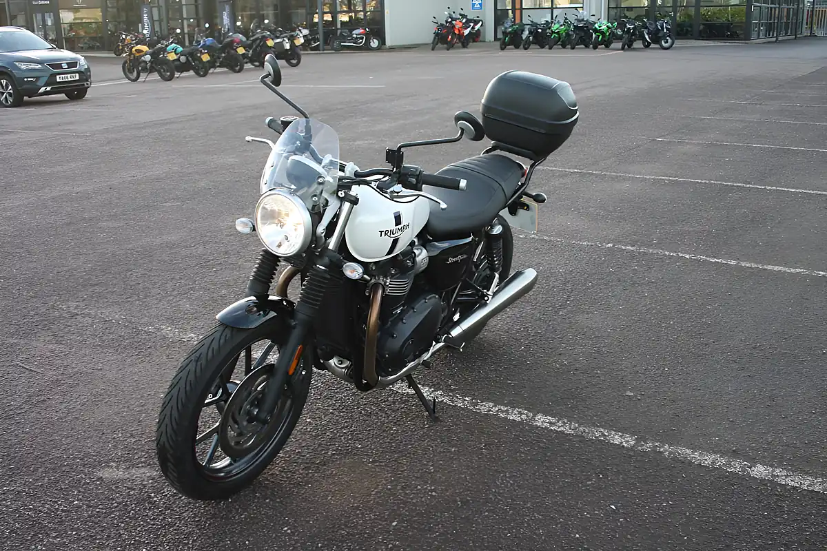 Used 2018 Triumph Bonneville Street Twin White - Interior and Exterior details 5