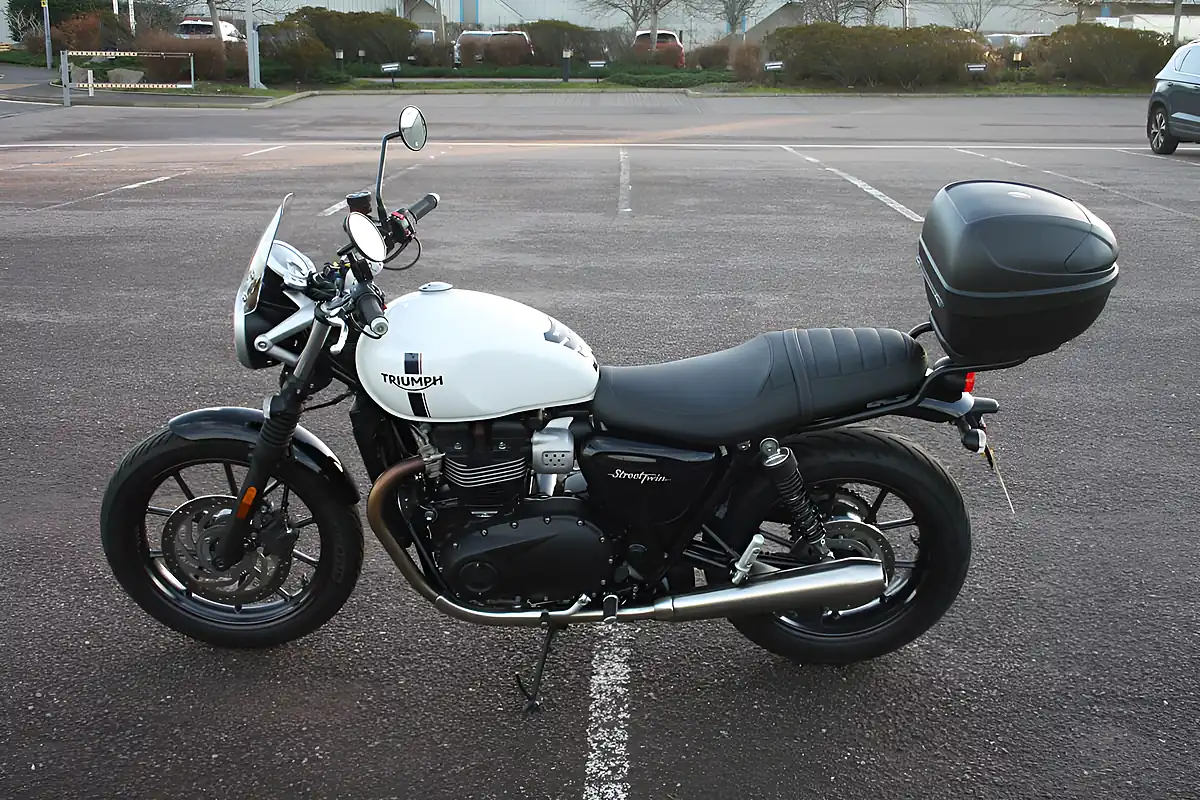 Used 2018 Triumph Bonneville Street Twin White - Interior and Exterior details 6