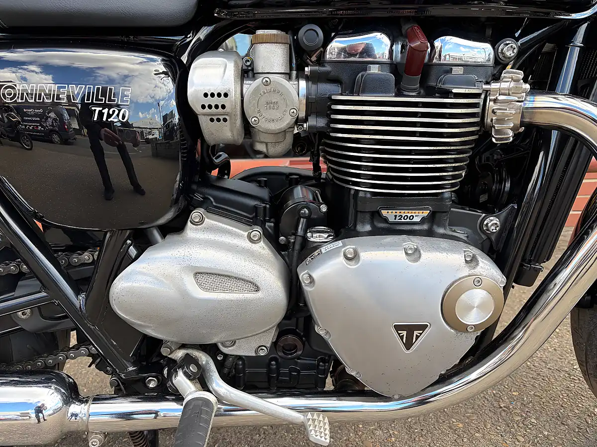 Used 2018 Triumph Bonneville T120 - Interior and Exterior details 5