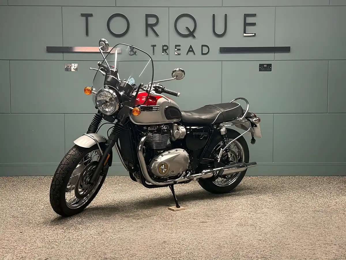 Used 2018 Triumph Bonneville T120 Roadster/Retro Red - Interior and Exterior details 9