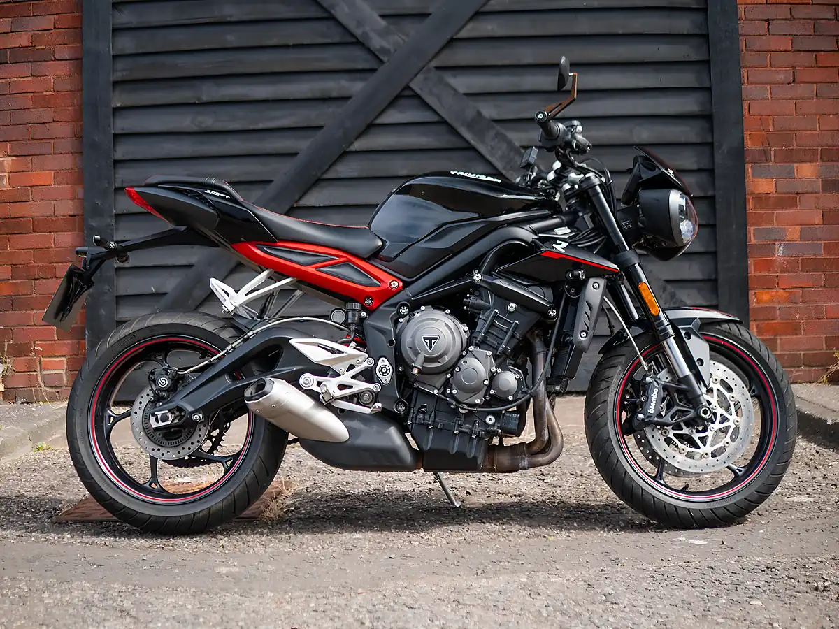Used 2018 Triumph Street Triple R Jet Black - Interior and Exterior details 14