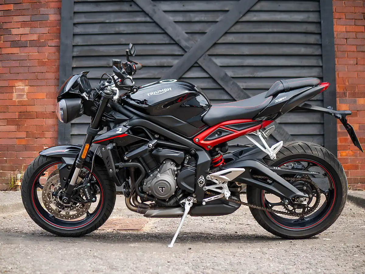 Used 2018 Triumph Street Triple R Jet Black - Interior and Exterior details 16