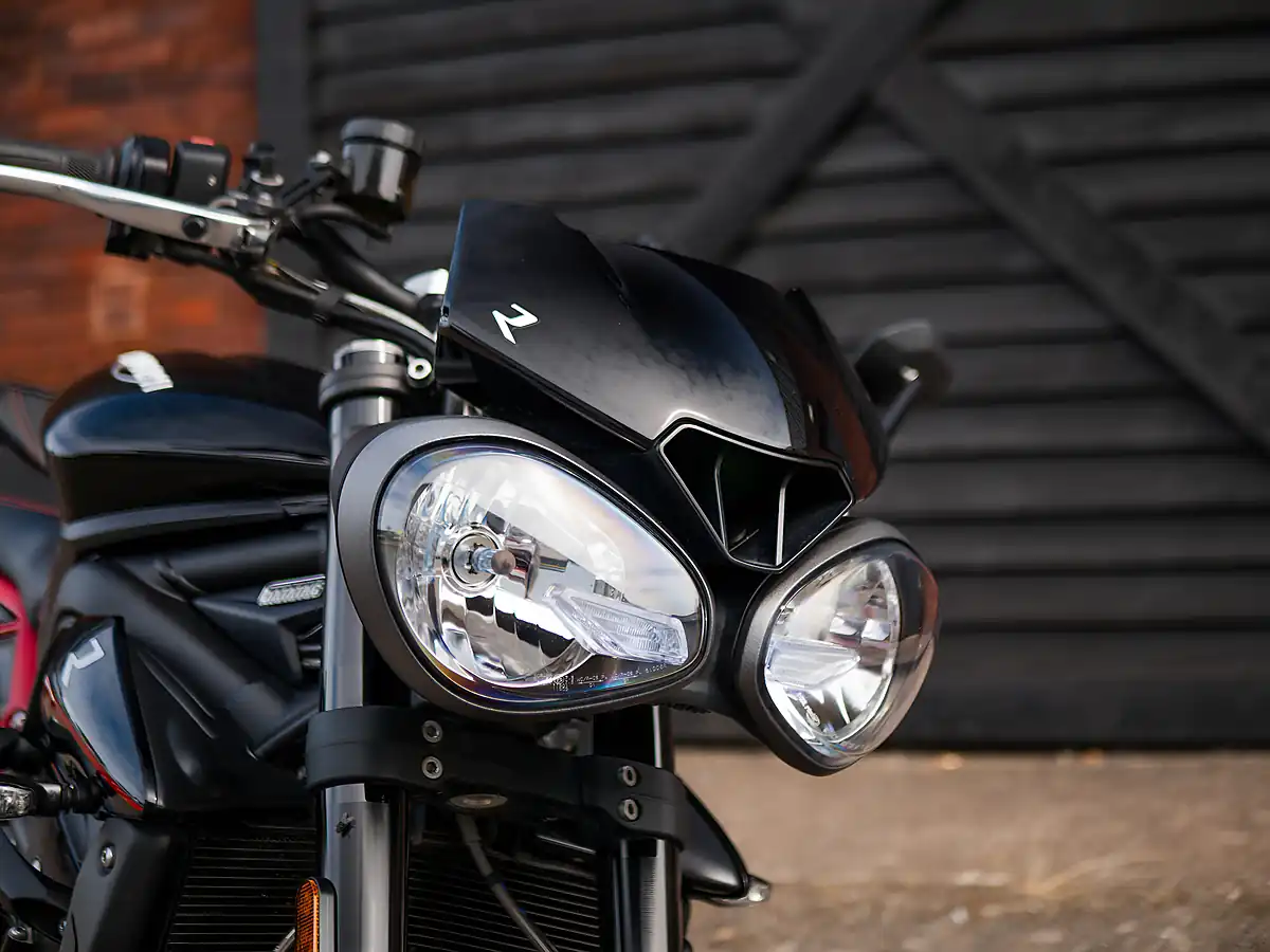 Used 2018 Triumph Street Triple R Jet Black - Interior and Exterior details 5