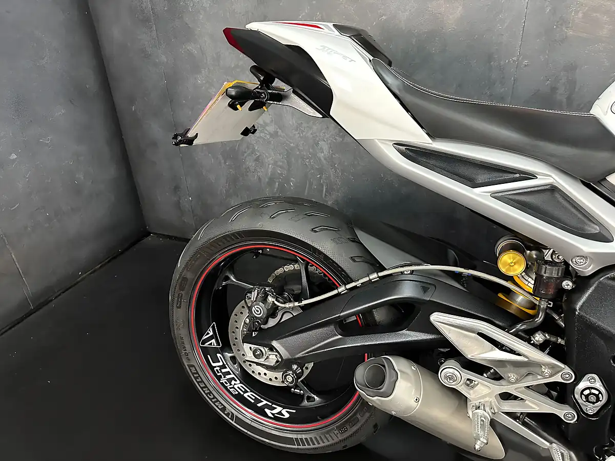 Used 2018 Triumph Street Triple RS White - Interior and Exterior details 7