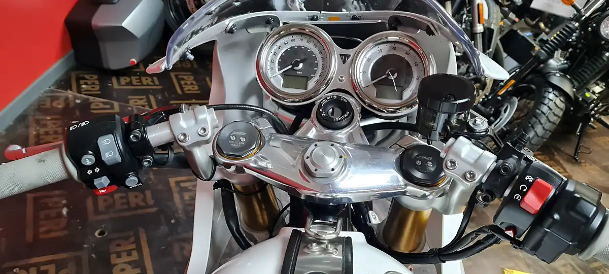 Used 2018 Triumph Thruxton 1200 R White - Interior and Exterior details 10