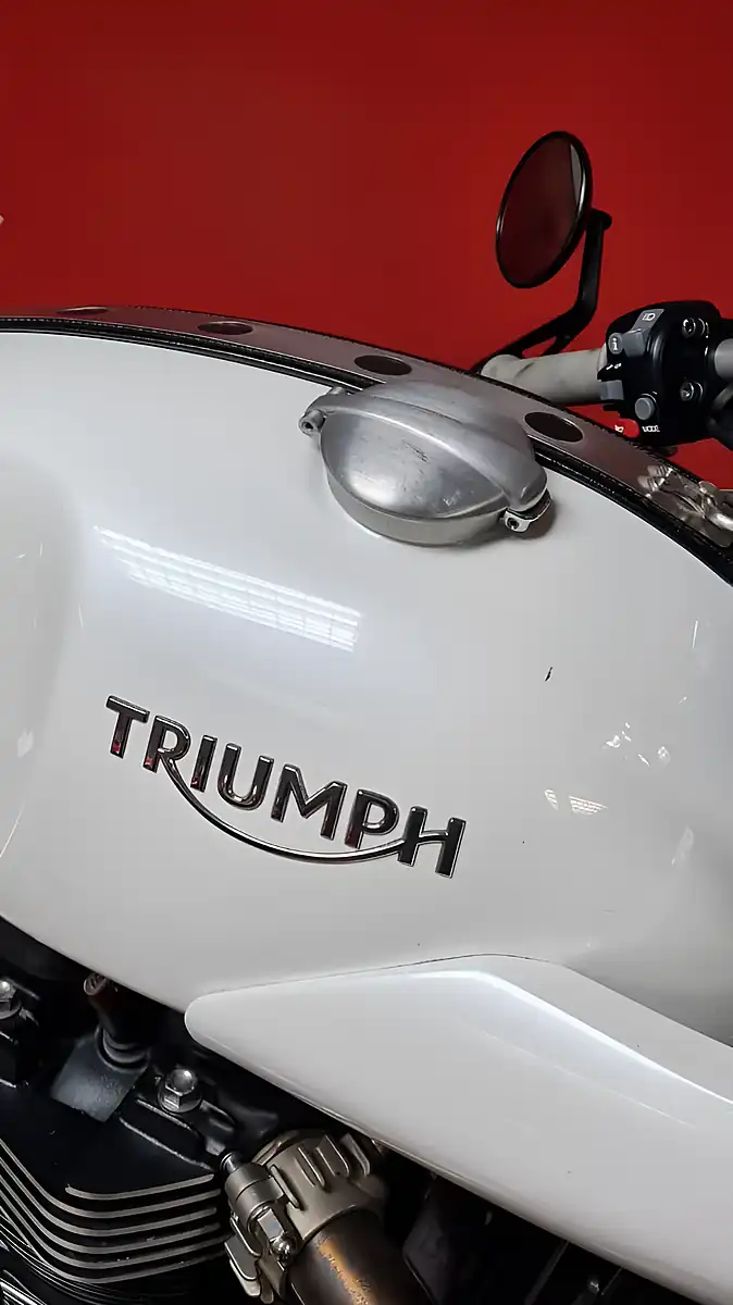 Used 2018 Triumph Thruxton 1200 R White - Interior and Exterior details 14