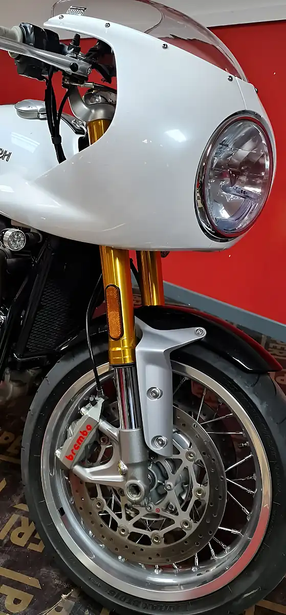 Used 2018 Triumph Thruxton 1200 R White - Interior and Exterior details 15