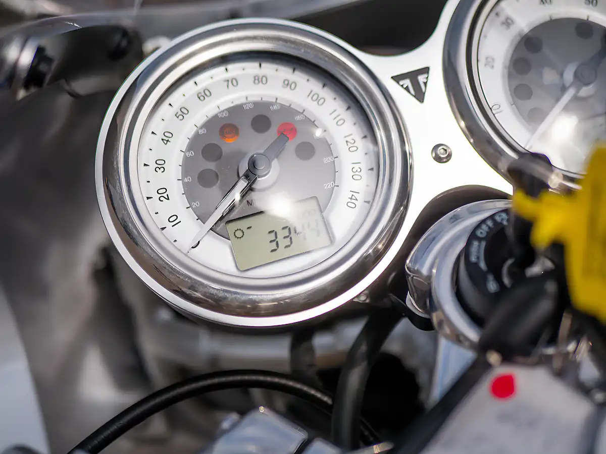 Used 2018 Triumph Thruxton R Crystal White - Interior and Exterior details 19