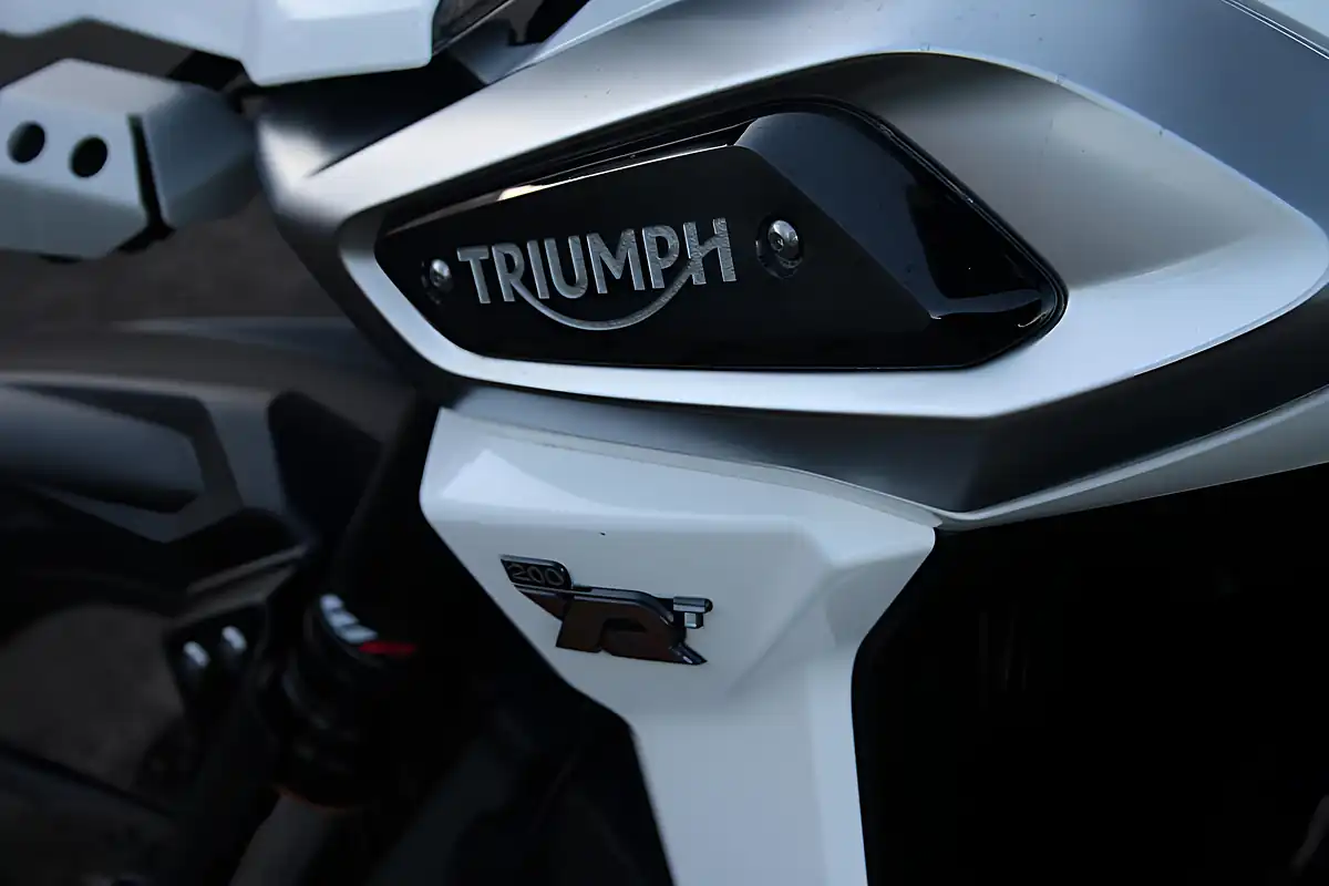 Used 2018 Triumph Tiger 1200 Xrt White - Interior and Exterior details 8