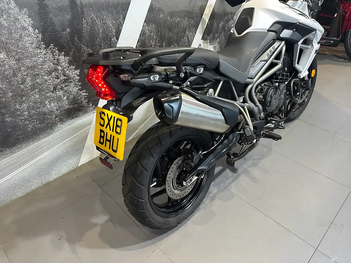 Used 2018 Triumph Tiger 800 Xrt White - Interior and Exterior details 15
