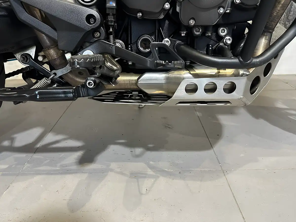 Used 2018 Triumph Tiger 800 Xrt White - Interior and Exterior details 17