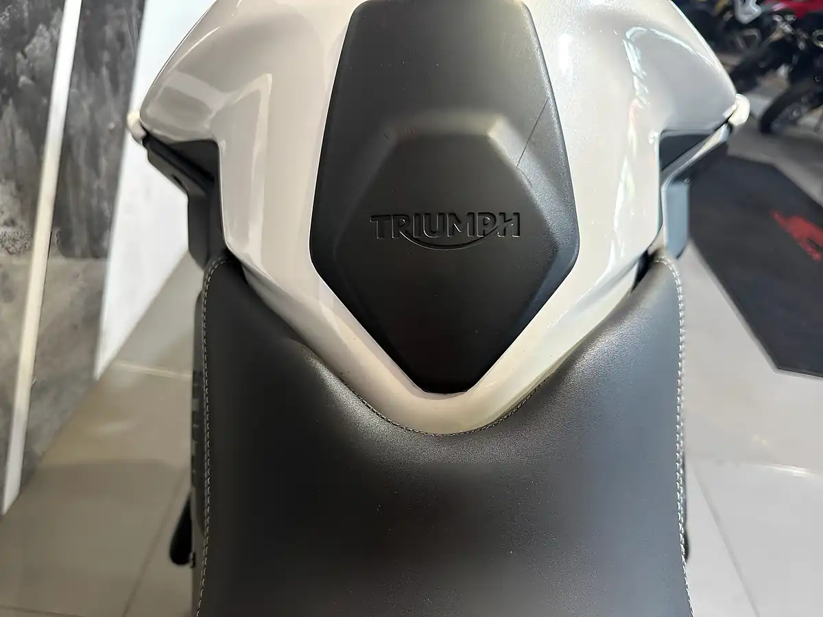 Used 2018 Triumph Tiger 800 Xrt White - Interior and Exterior details 19