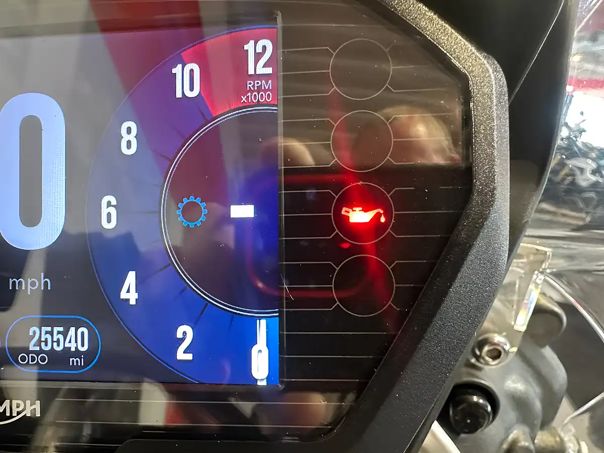 Used 2018 Triumph Tiger 800 Xrt White - Interior and Exterior details 3