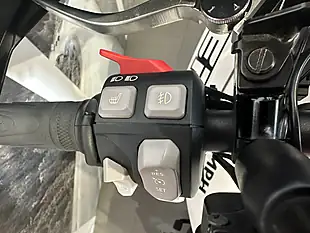 Used 2018 Triumph Tiger 800 Xrt White - Interior and Exterior details 6