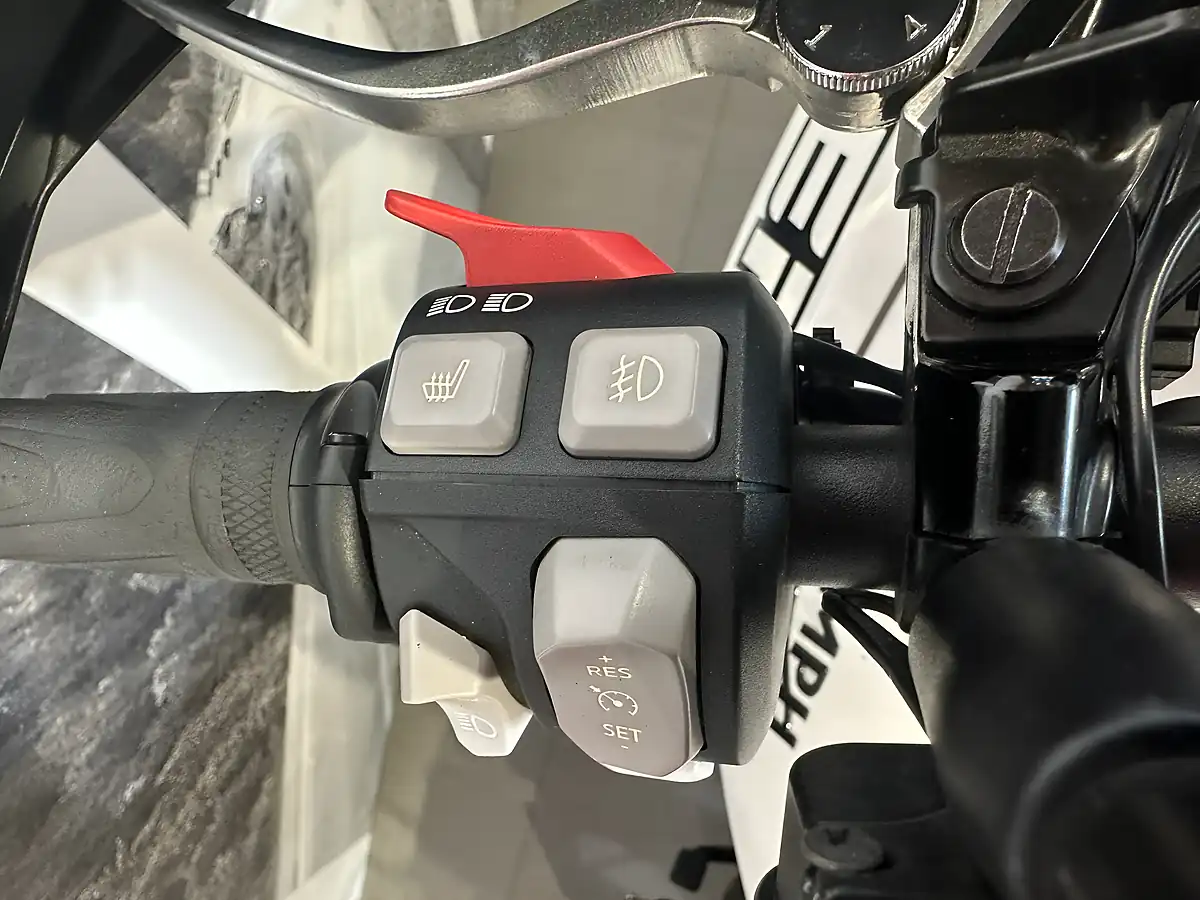Used 2018 Triumph Tiger 800 Xrt White - Interior and Exterior details 6