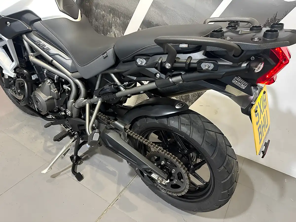 Used 2018 Triumph Tiger 800 Xrt White - Interior and Exterior details 8