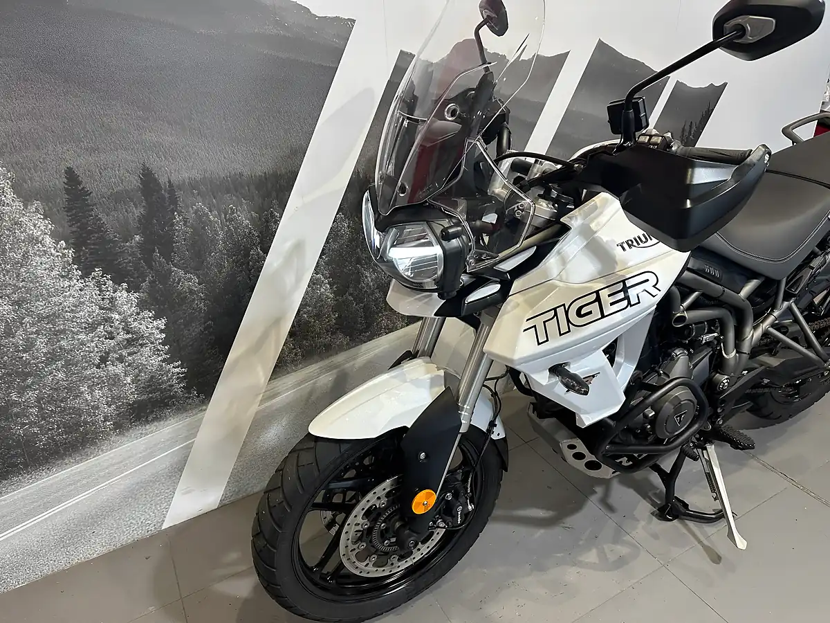 Used 2018 Triumph Tiger 800 Xrt White - Interior and Exterior details 9
