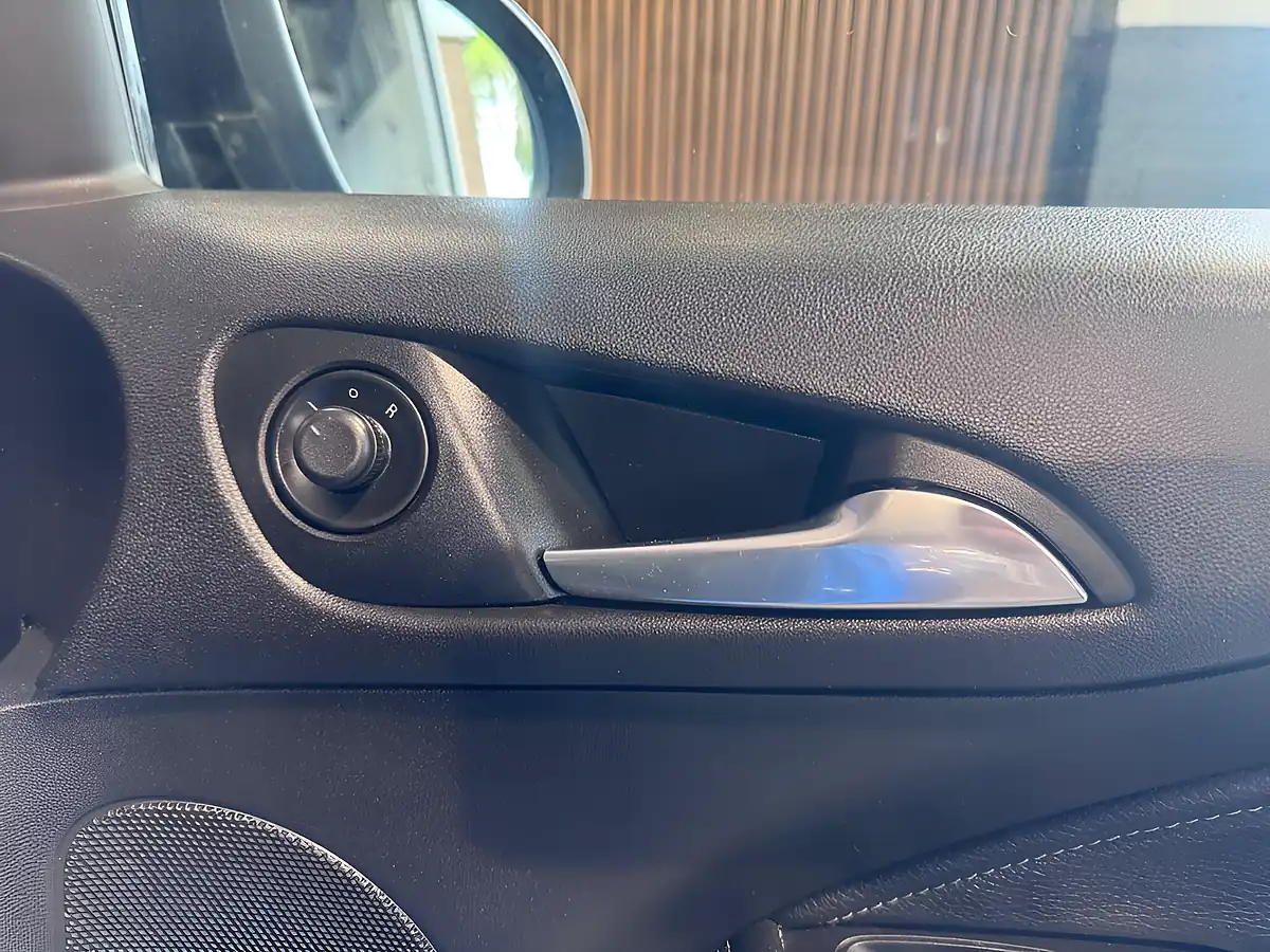 Used 2018 Vauxhall Adam Energised Blue - Interior and Exterior details 16