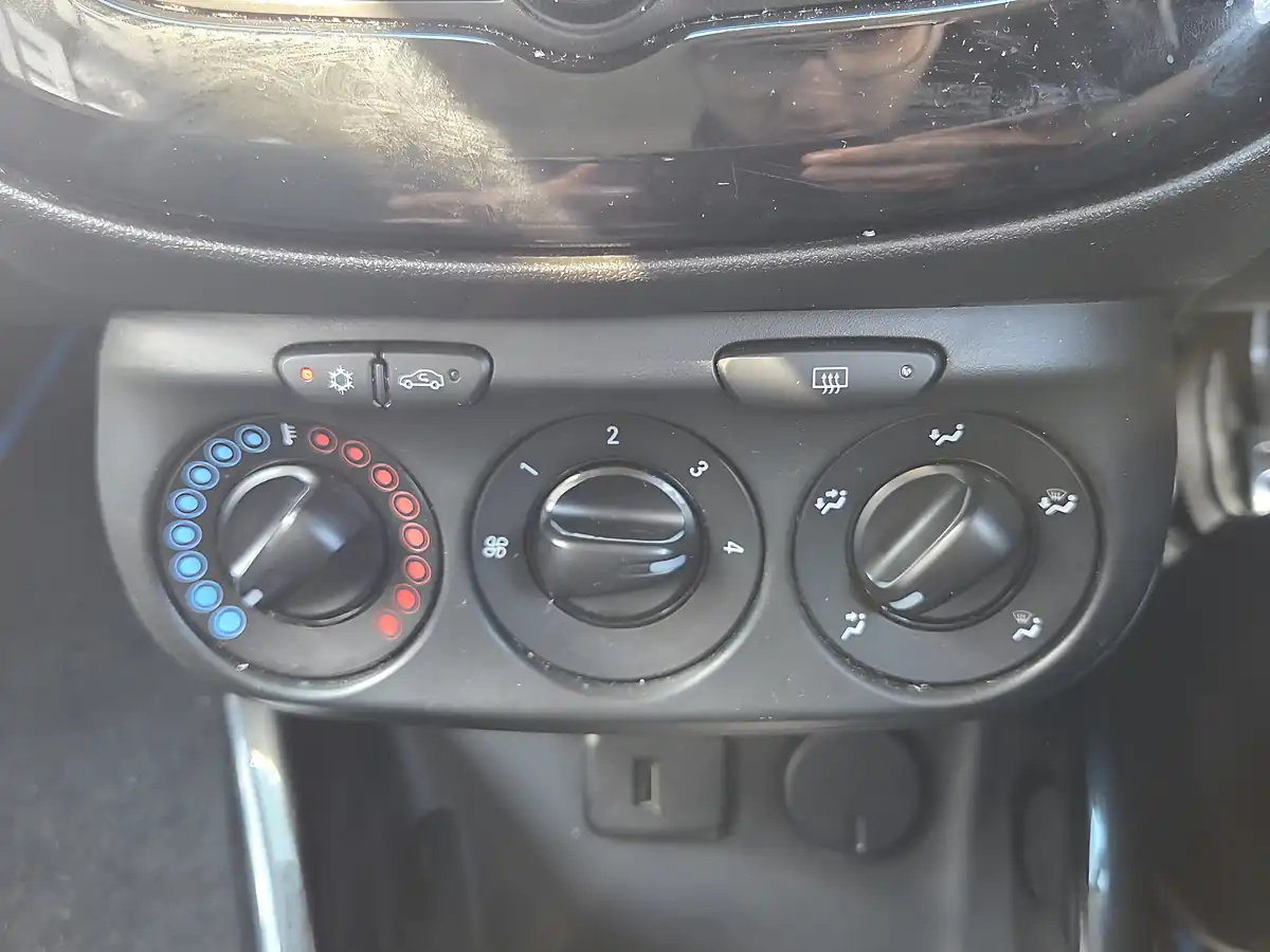 Used 2018 Vauxhall Adam Energised Blue - Interior and Exterior details 13