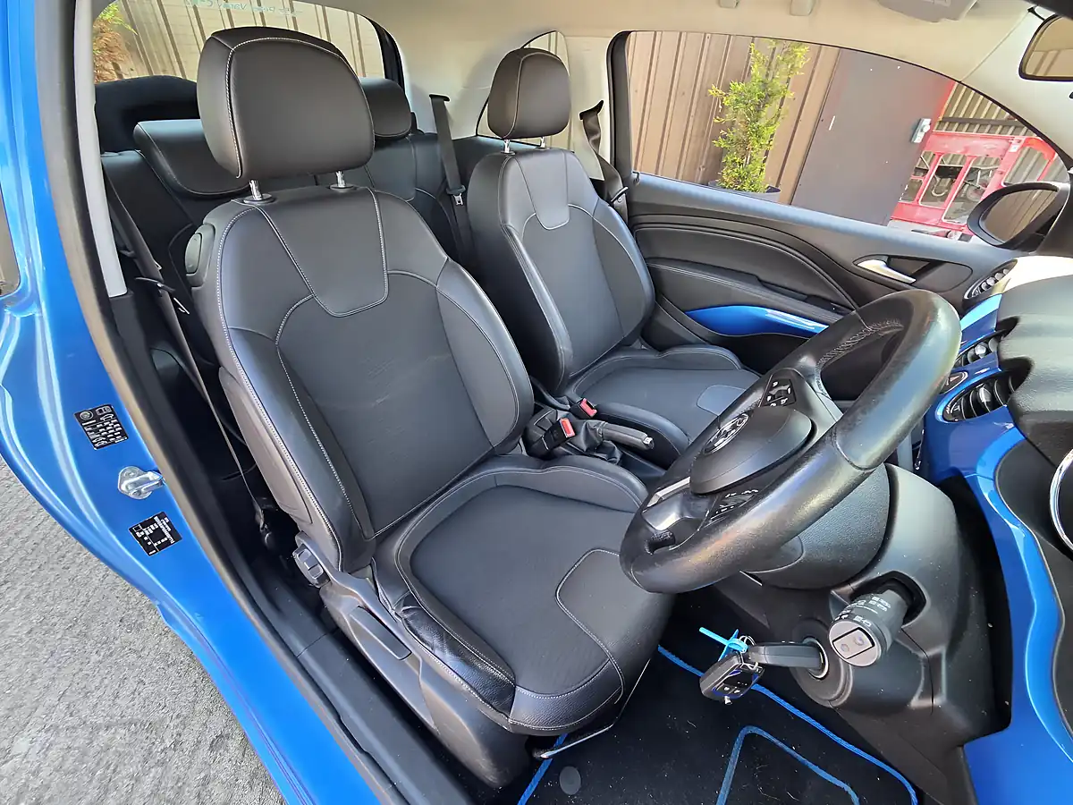 Used 2018 Vauxhall Adam Energised Blue - Interior and Exterior details 6