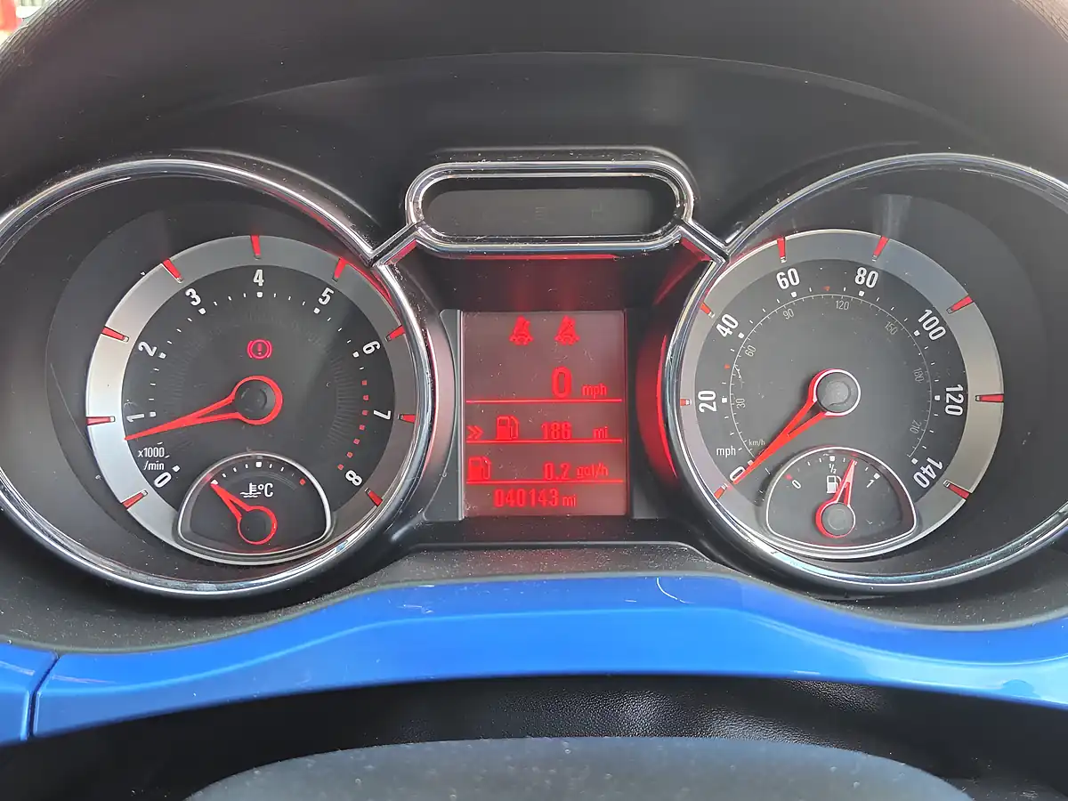 Used 2018 Vauxhall Adam Energised Blue - Interior and Exterior details 9