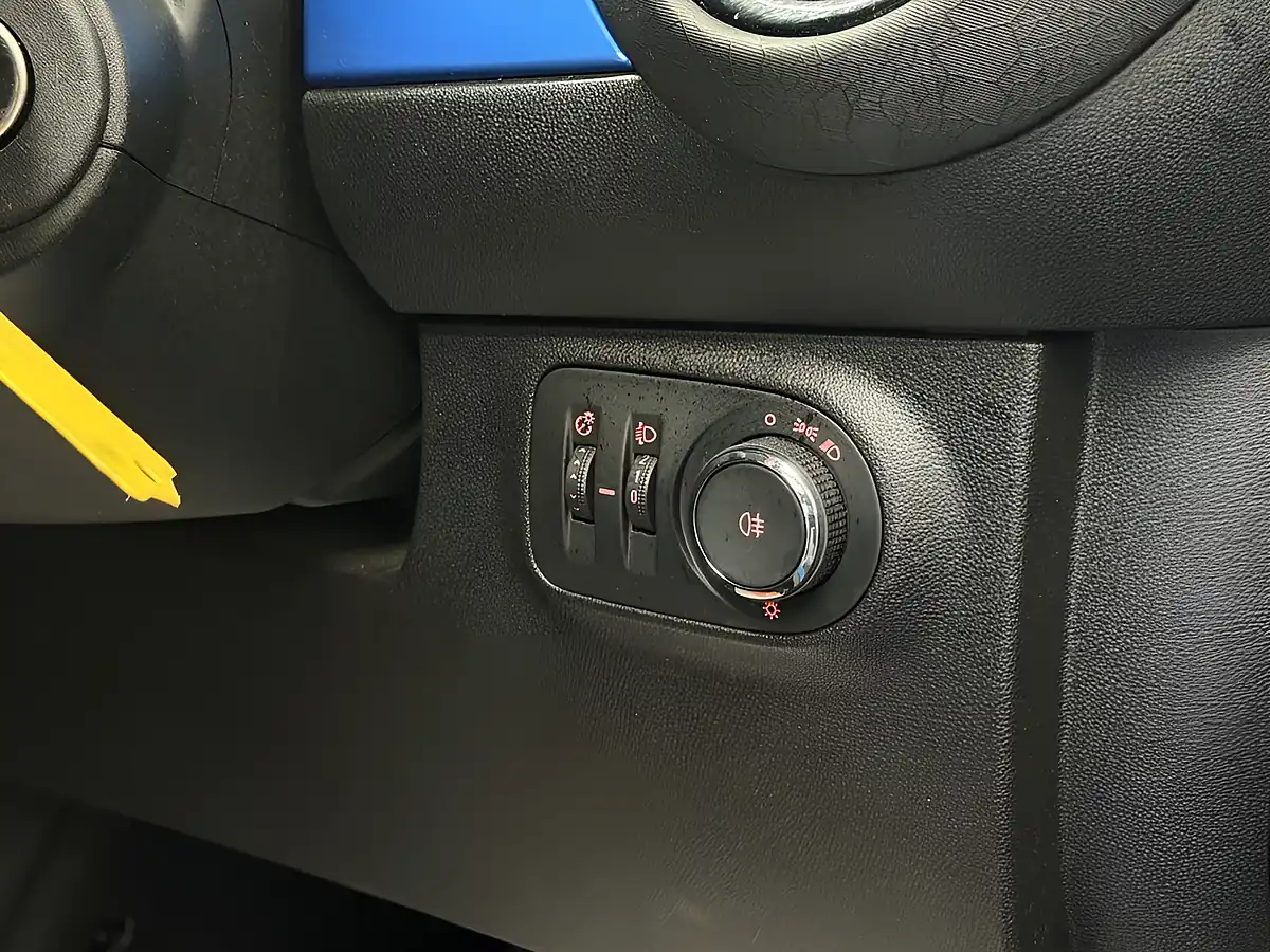 Used 2018 Vauxhall Adam Energised Blue - Interior and Exterior details 19