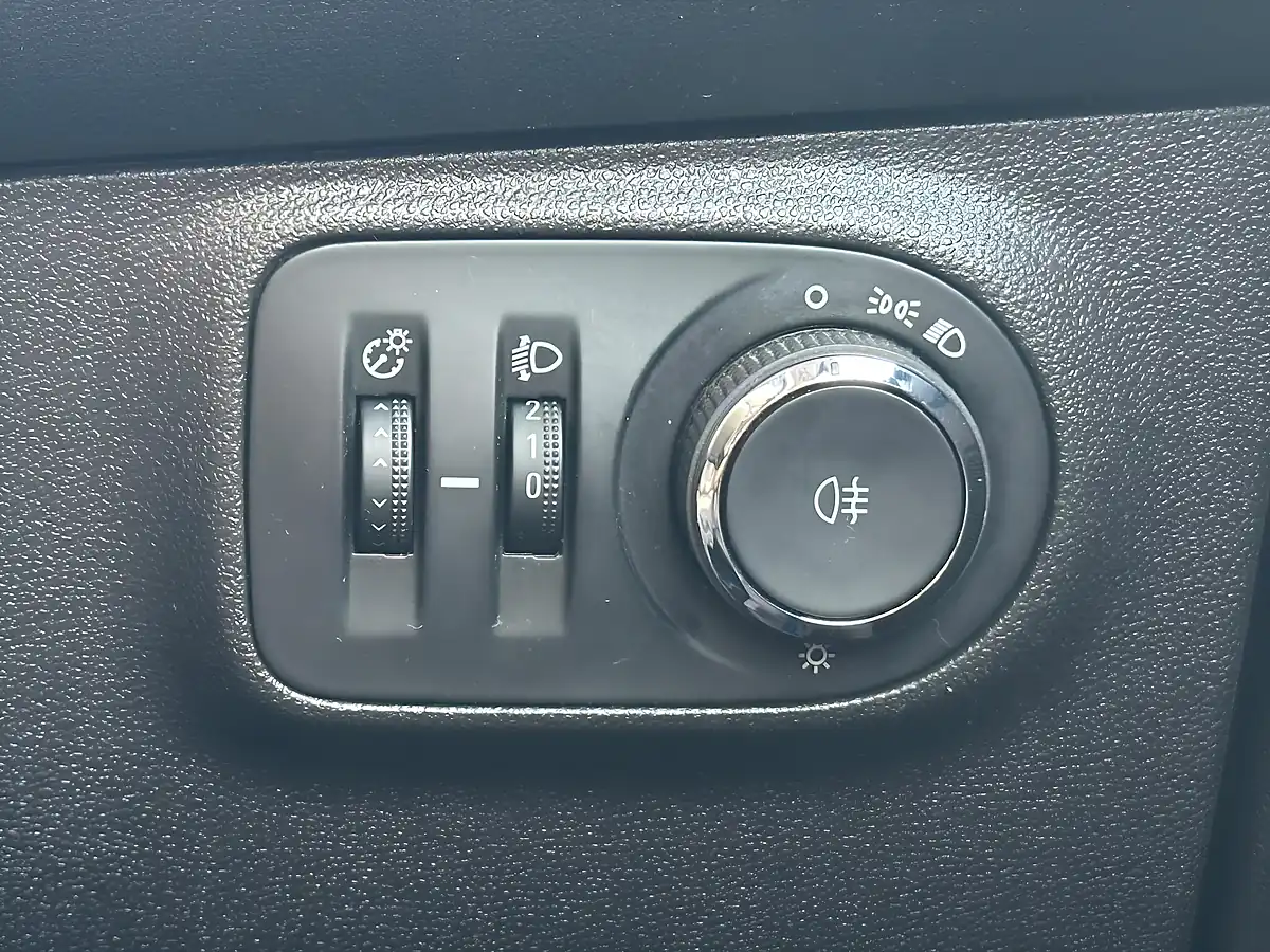 Used 2018 Vauxhall Adam Energised Blue - Interior and Exterior details 15