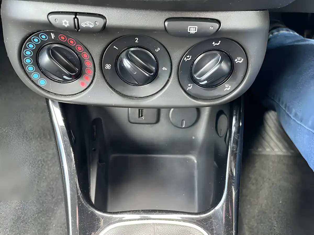 Used 2018 Vauxhall Adam Energised Miami Blue - Interior and Exterior details 15