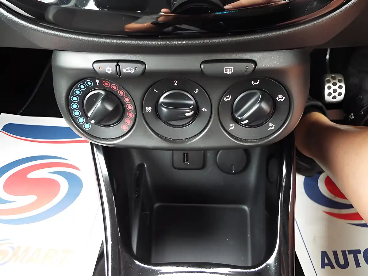 Used 2018 Vauxhall Adam Energised White - Interior and Exterior details 19