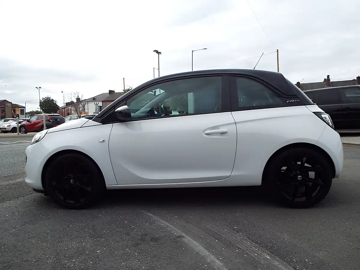 Used 2018 Vauxhall Adam Energised White - Interior and Exterior details 4