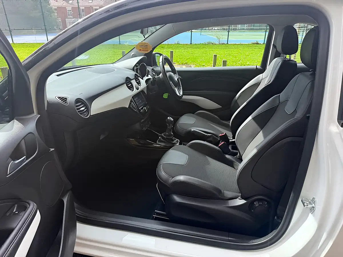 Used 2018 Vauxhall Adam Energised White - Interior and Exterior details 13