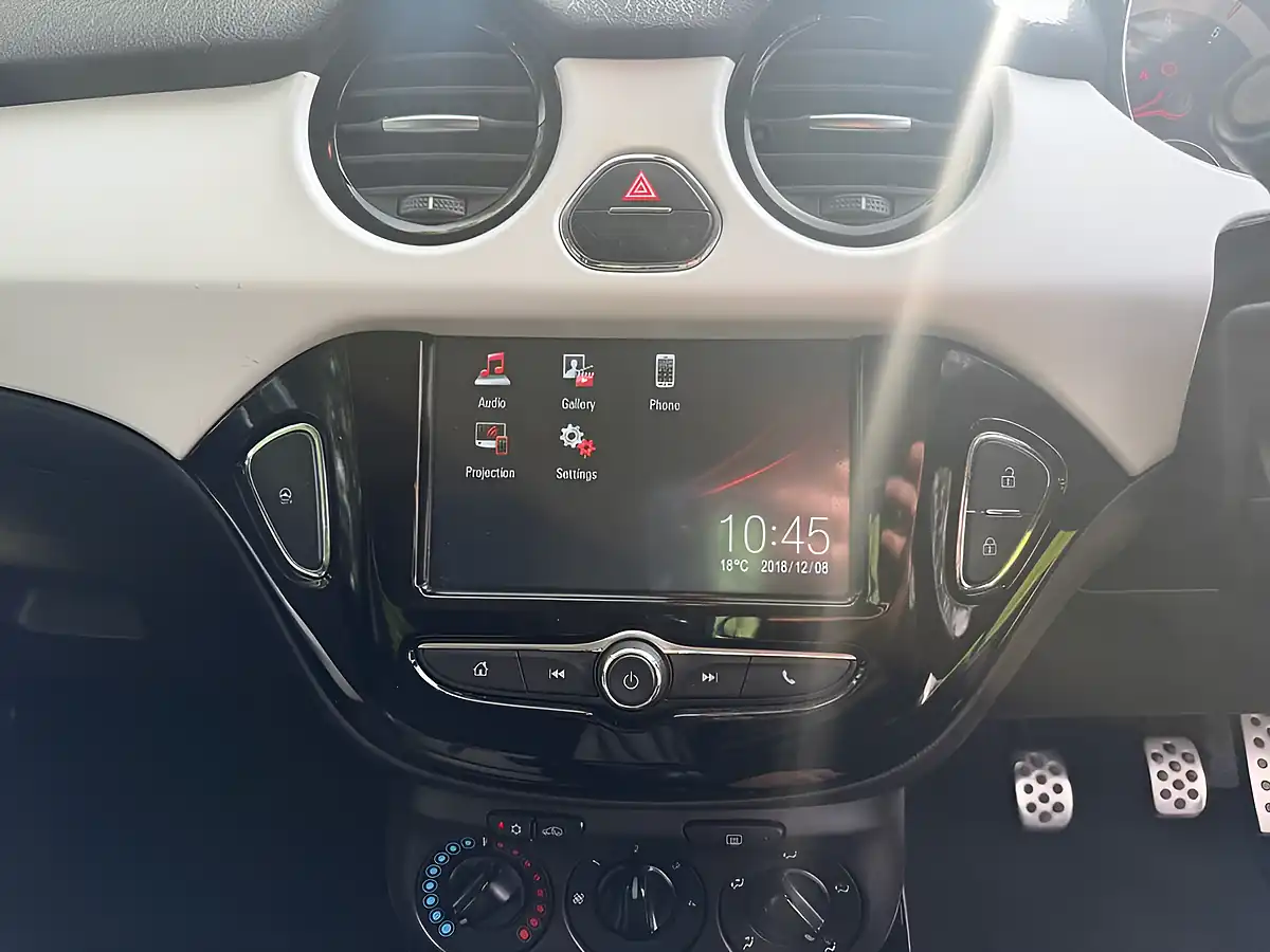 Used 2018 Vauxhall Adam Energised White - Interior and Exterior details 16