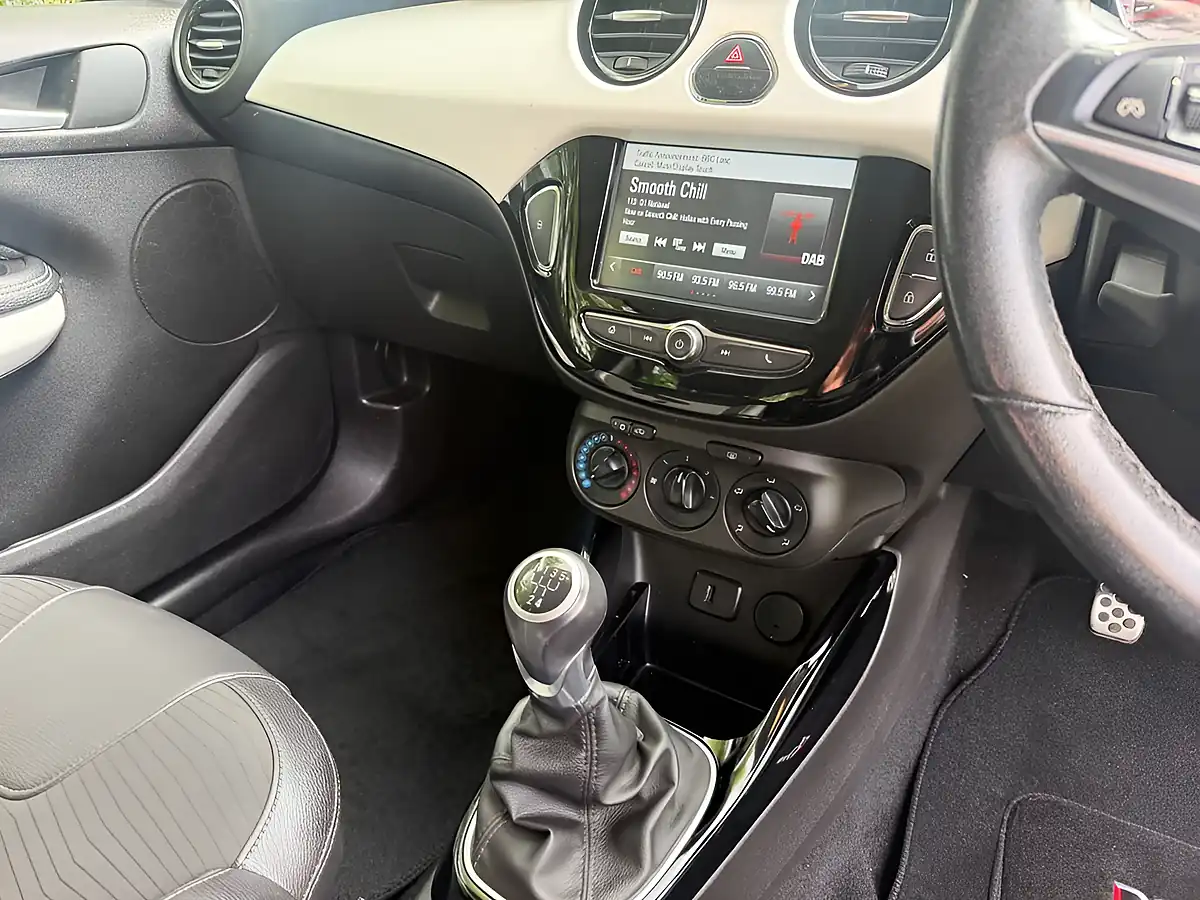 Used 2018 Vauxhall Adam Energised White - Interior and Exterior details 17