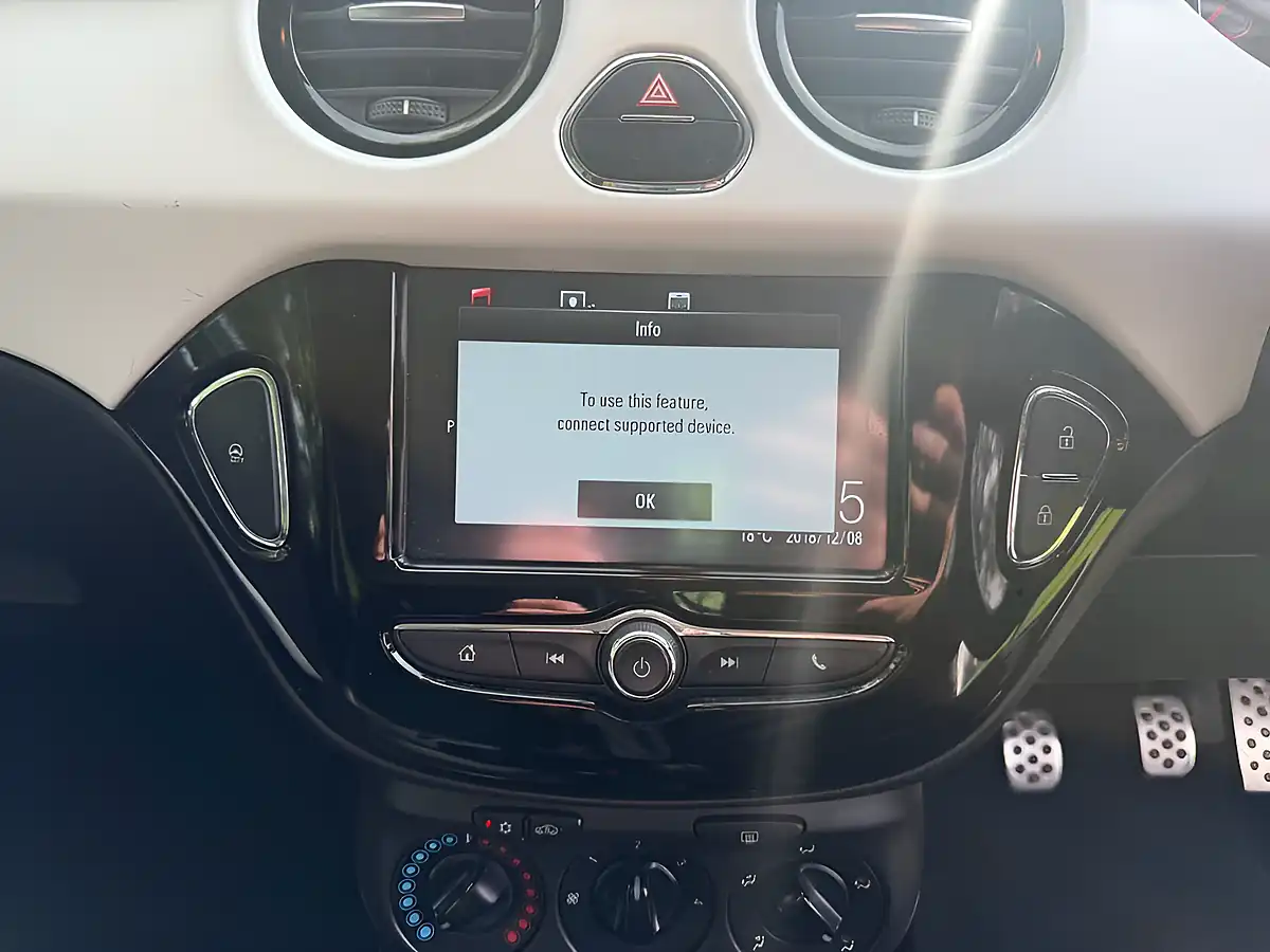 Used 2018 Vauxhall Adam Energised White - Interior and Exterior details 18