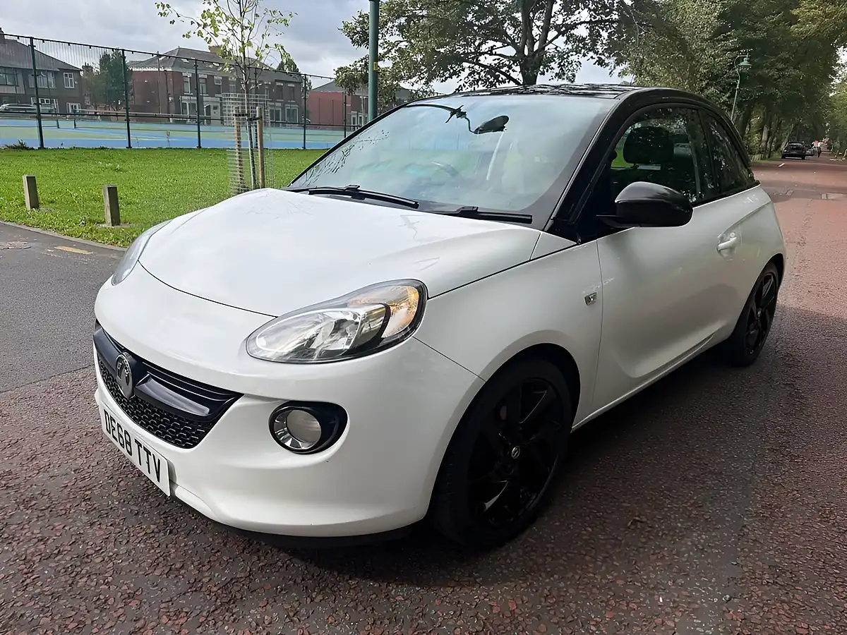 Used 2018 Vauxhall Adam Energised White - Interior and Exterior details 7