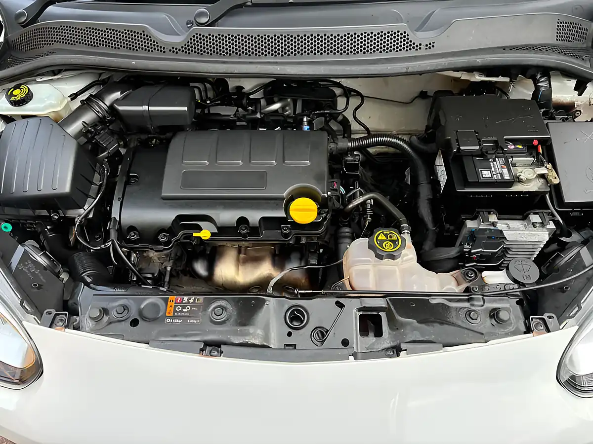 Used 2018 Vauxhall Adam Energised White - Interior and Exterior details 11
