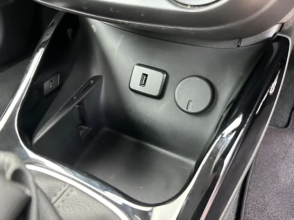 Used 2018 Vauxhall Adam Energised White - Interior and Exterior details 14