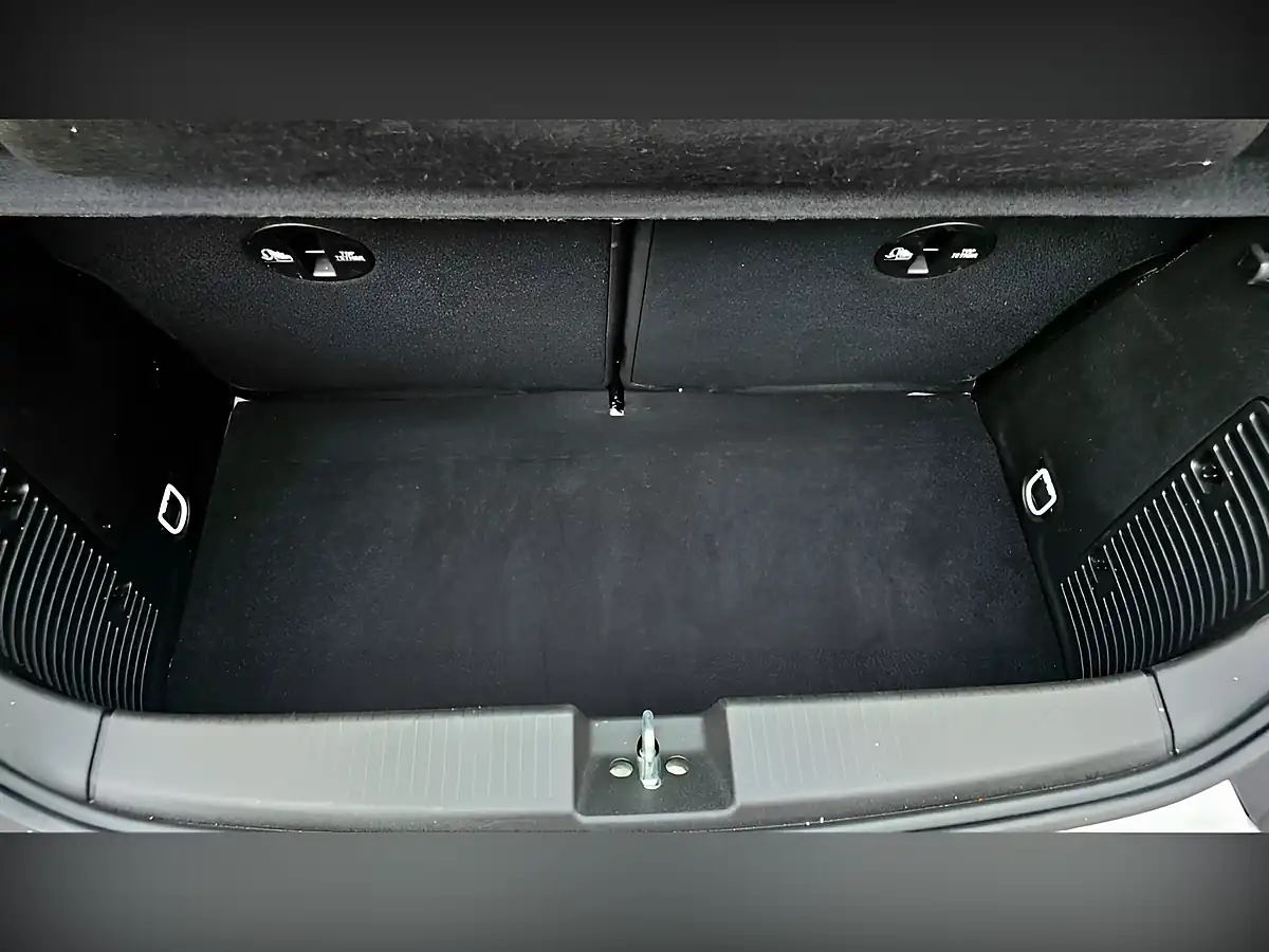 Used 2018 Vauxhall Adam Energised White - Interior and Exterior details 13