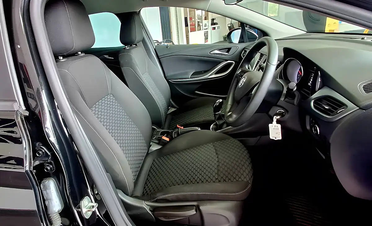 Used 2018 Vauxhall Astra Design Black - Interior and Exterior details 10
