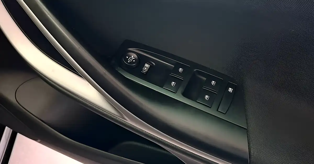 Used 2018 Vauxhall Astra Design Black - Interior and Exterior details 11
