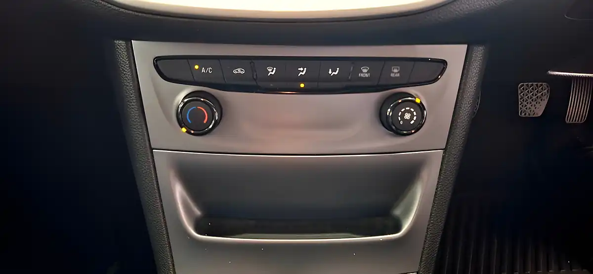 Used 2018 Vauxhall Astra Design Black - Interior and Exterior details 13