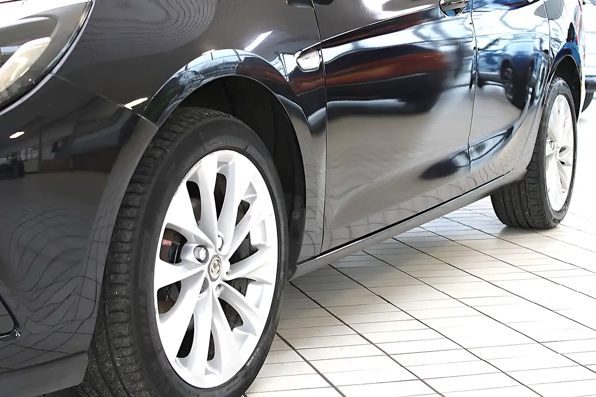 Used 2018 Vauxhall Astra Design Blue - Interior and Exterior details 6