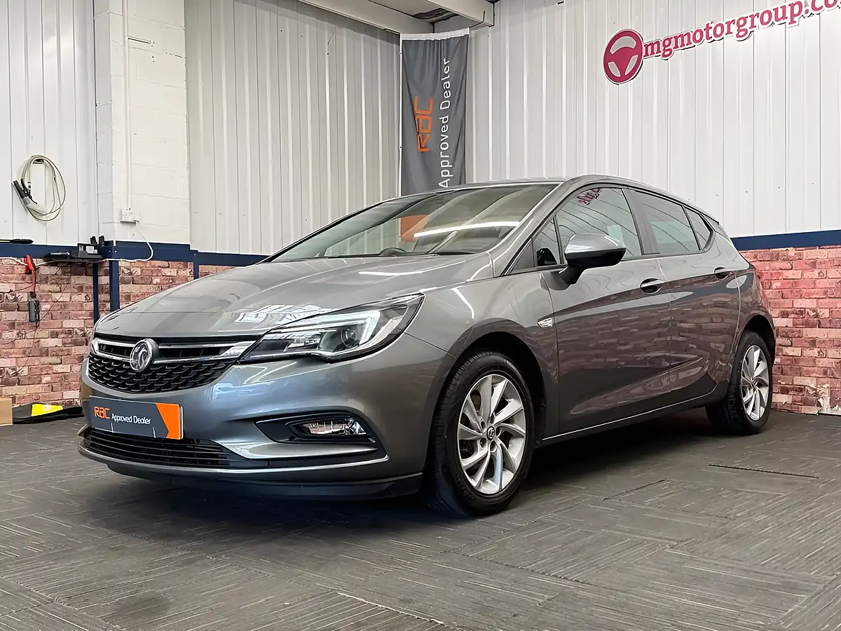 Used 2018 Vauxhall Astra Design Cosmic Grey - Interior and Exterior details 11
