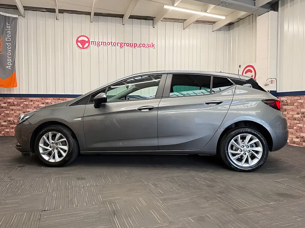 Used 2018 Vauxhall Astra Design Cosmic Grey - Interior and Exterior details 14