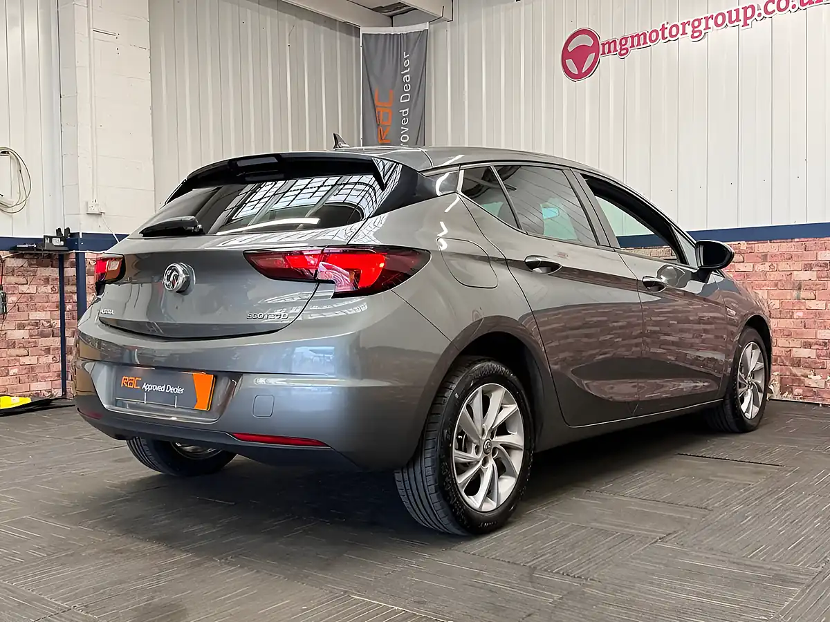 Used 2018 Vauxhall Astra Design Cosmic Grey - Interior and Exterior details 16