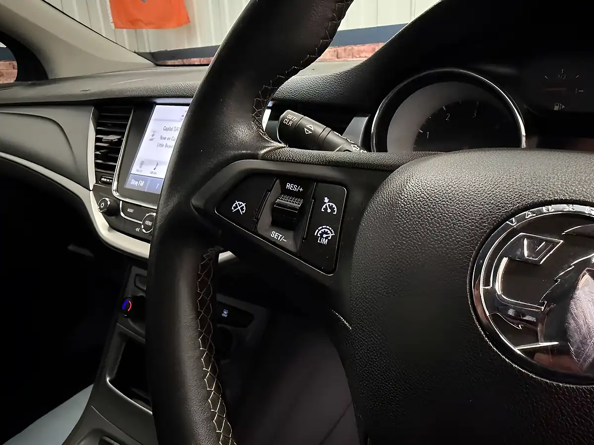 Used 2018 Vauxhall Astra Design Cosmic Grey - Interior and Exterior details 18