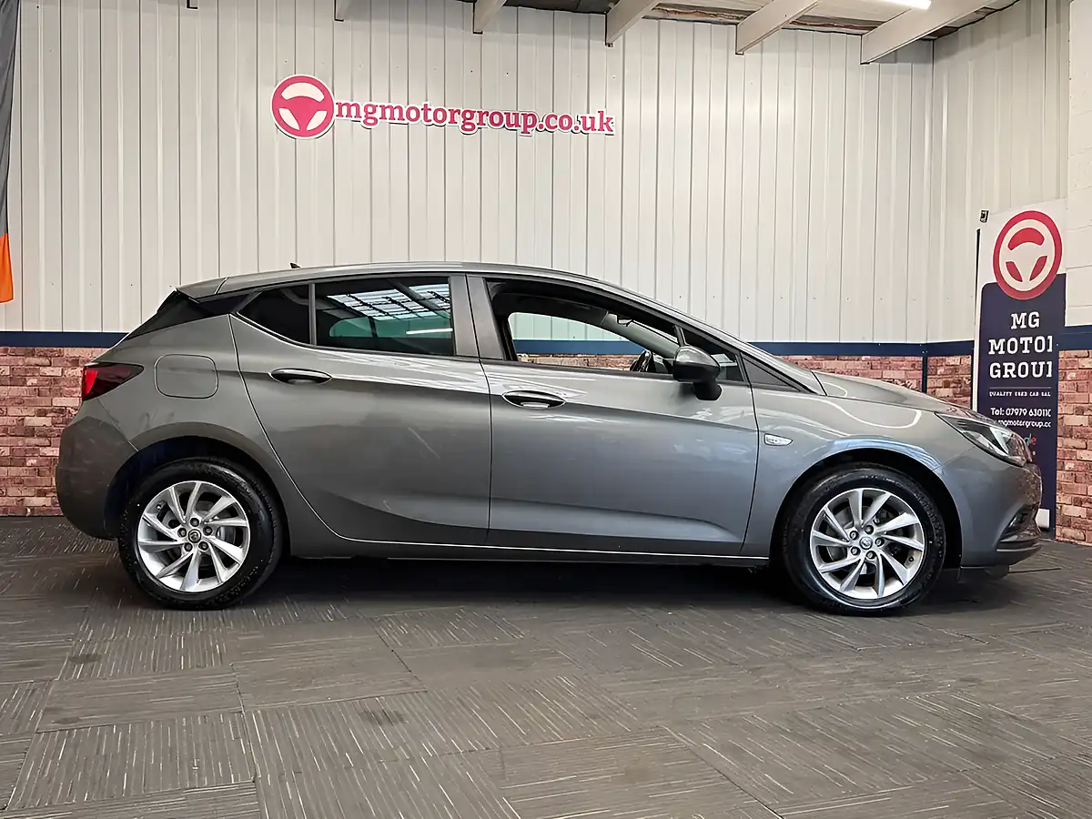 Used 2018 Vauxhall Astra Design Cosmic Grey - Interior and Exterior details 9