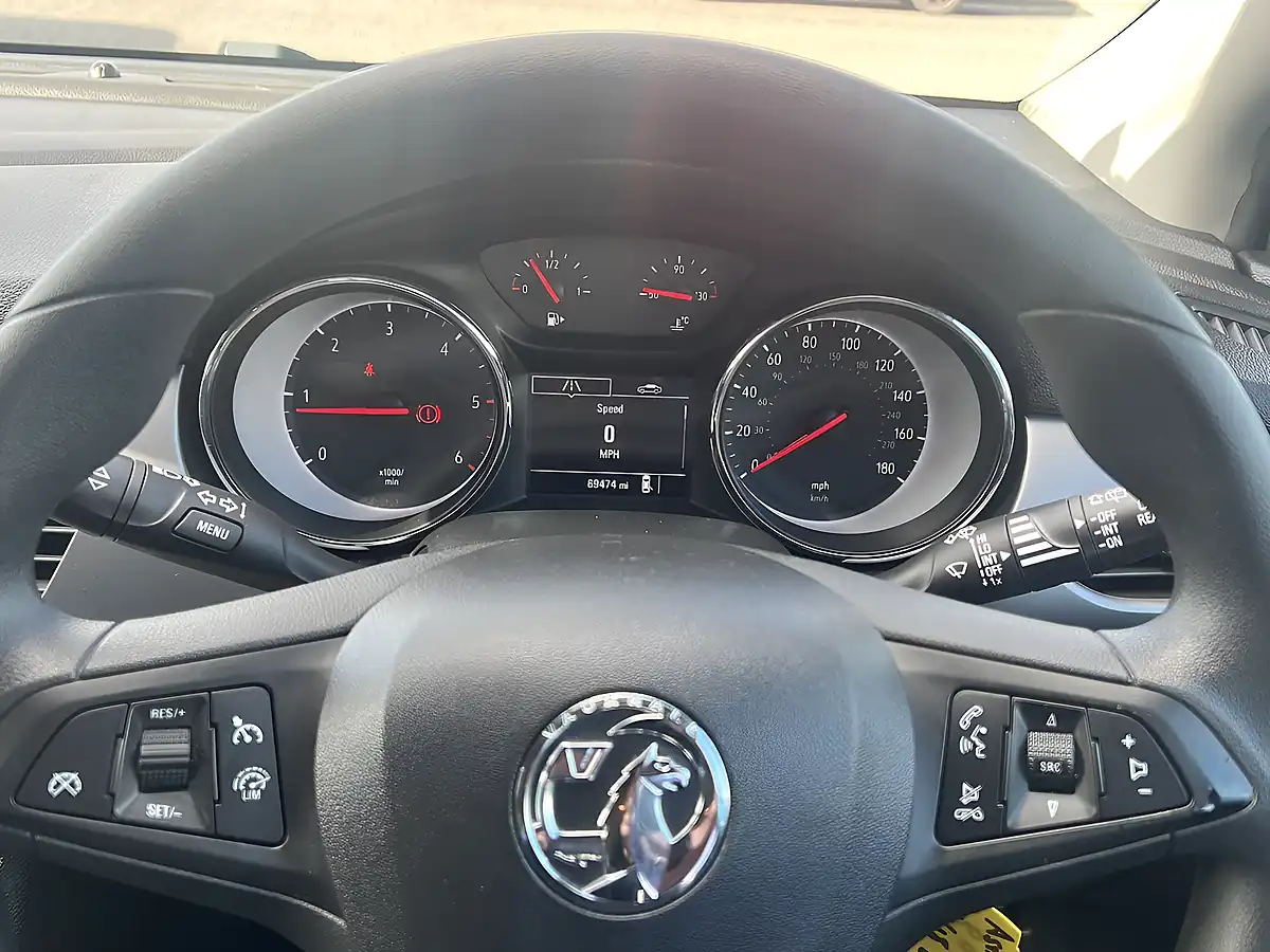Used 2018 Vauxhall Astra Design Cosmic Grey Met - Interior and Exterior details 11