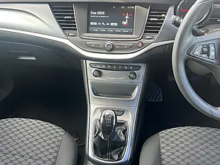 Used 2018 Vauxhall Astra Design Cosmic Grey Met - Interior and Exterior details 12