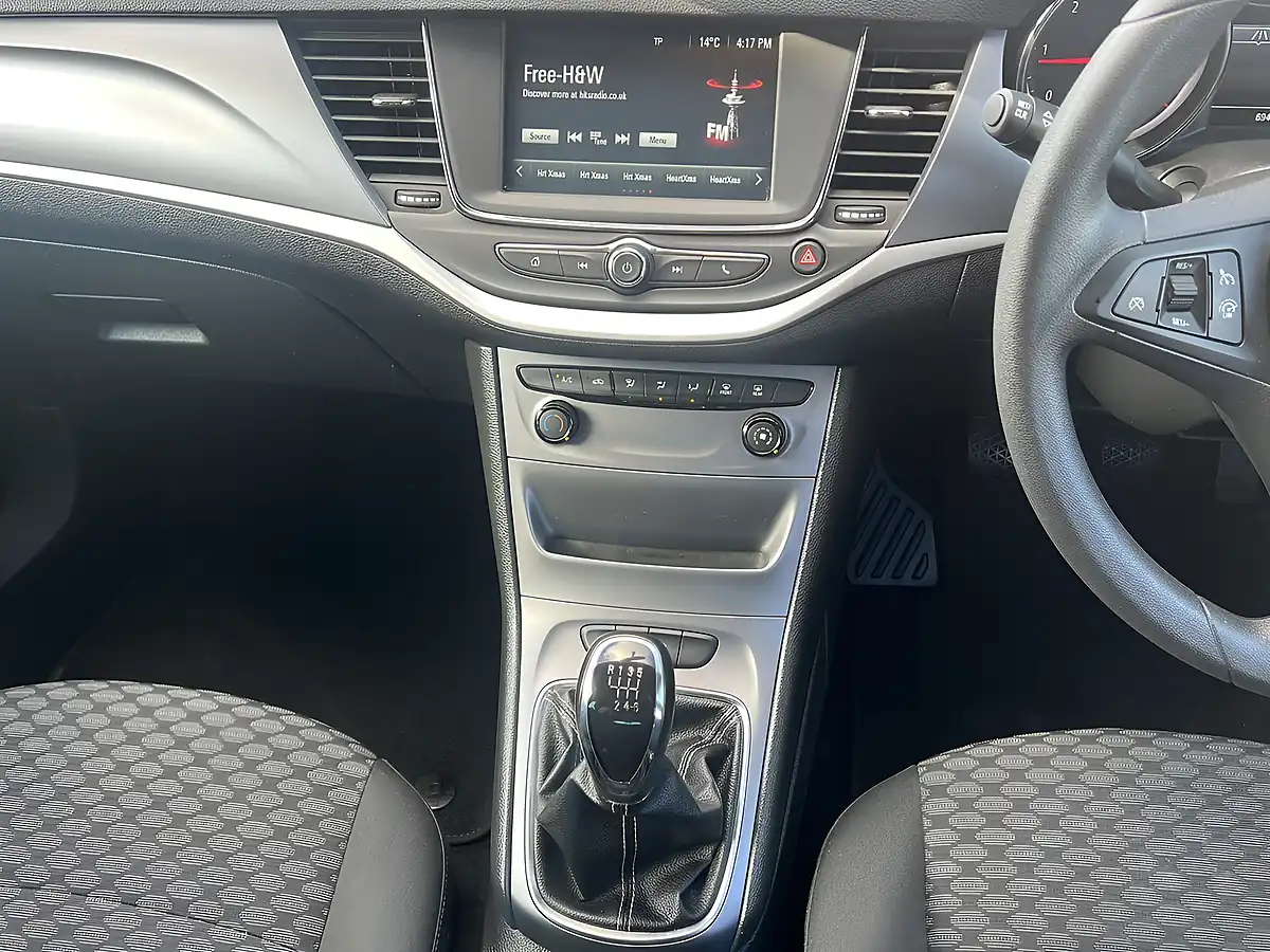 Used 2018 Vauxhall Astra Design Cosmic Grey Met - Interior and Exterior details 12